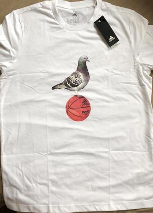 Мужская белая футболка adidas ny pigeon tee3 фото