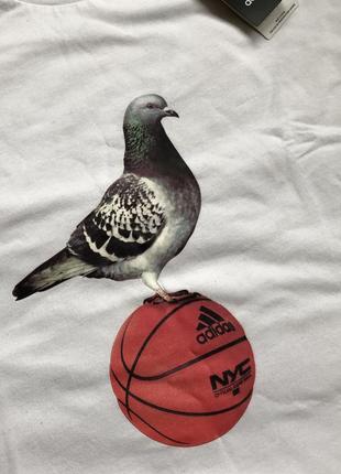 Мужская белая футболка adidas ny pigeon tee4 фото