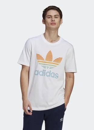 Мужская белая футболка adidas trefoil ombré1 фото