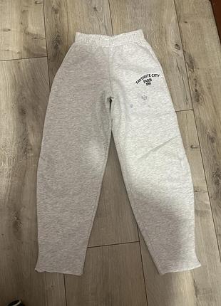 Сірі спортивні штани з zara
