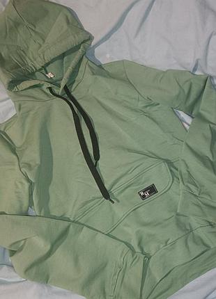 Продам костюм на ребенка 10-12 лет 
на рост 150+-
могу сбросить замеры в личные 
в идеальном состоянии не носится не раз 
отправка укр/новой почтой