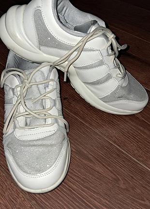 Кросівки жіночі40р.турція.