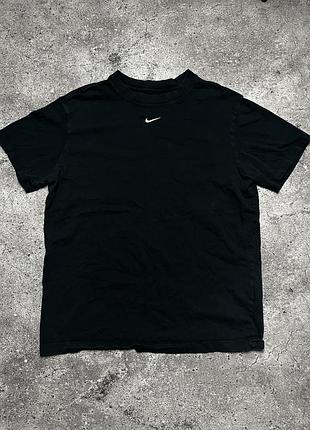 Базова футболка nike loose fit central logo багі оверсайз
