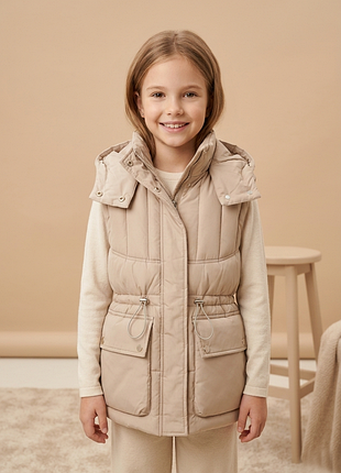 Удлиненная жилетка с капюшоном