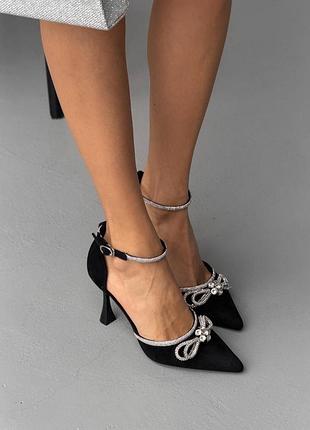 Жіночі чорні туфлі з бантиком