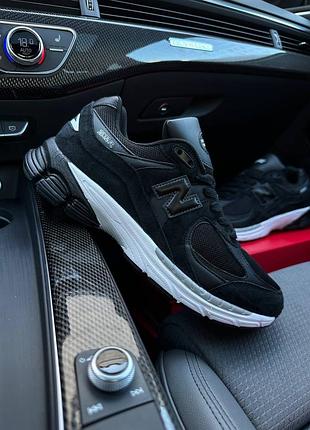 Мужские кроссовки new balance 2002 r black white распродаж