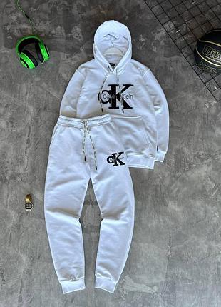 Стильный мужской костюм calvin klein