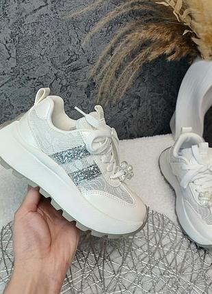 Дитячі кросівки для дівчинки