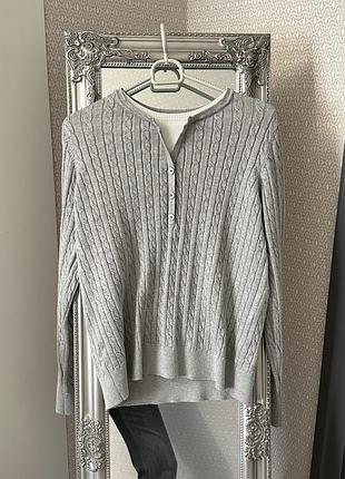 Светр базовий з довгим рукавом легкий сірий в косичку декорований ґудзиками бренду mohito, розмір м