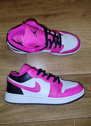 Кросівки жіночі nike jordan р.38