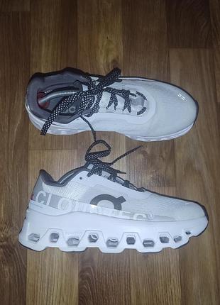 Кросівки жіночі р 38