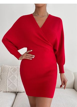 Красивое красное платье