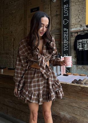 Костюм жіночий зі стразами