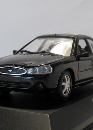 Ford mondeo ghia facelift sedan, minichamps. 1:43 коробка и бокс.