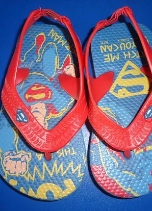 Модные босоножки-вьетнамки для мальчика