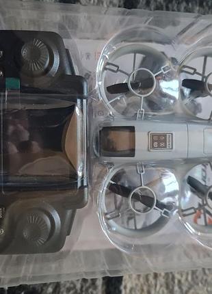 Дрон коптер на управлении