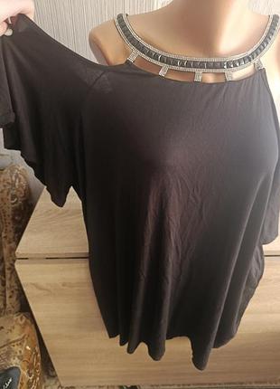 Футболка на шикарные формы обнаженные плечи на шикарные формы