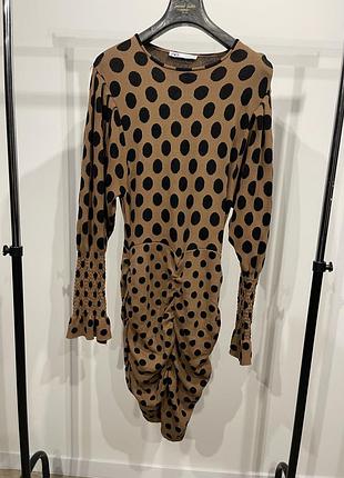 Трендове плаття сукня з об'ємними довгими рукавами zara тепле з драпіровкою в горох