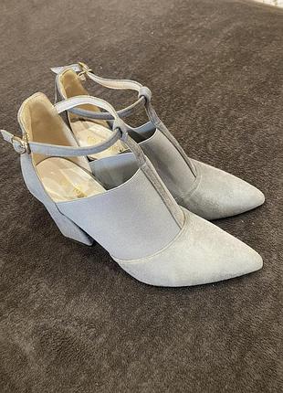 Туфлі весняні на підборах, сірі з застібками, 39 розмір, 25 см устілка