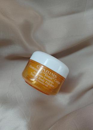 Тонизирующий скраб для тела clarins tonic body polisher отшелушивающий скраб с маслами кларинс