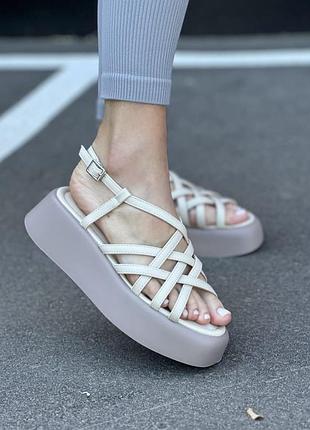 Босоніжки сандалі на платформі бежеві легкі жіночі весна літо