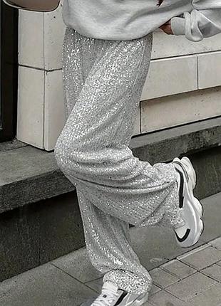Женские брюки прямые в пайетки