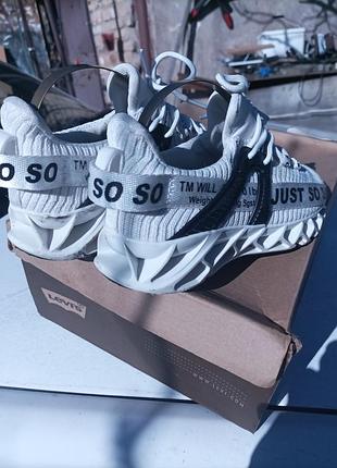 Підліткові кросівки 33р 2