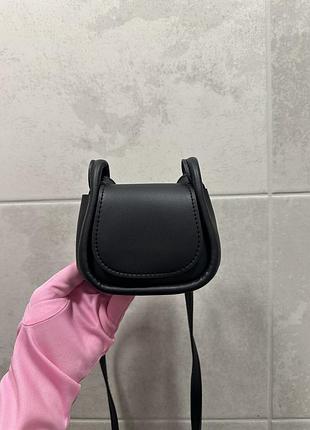 Стильна міні-сумка з якісної еко-шкіри чорного кольору.
