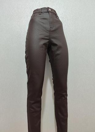 Брюки з напиленням під шкіру