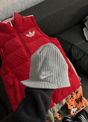 Сіра вовняна шапка з козирком nike вінтажна кепка біні оригінал