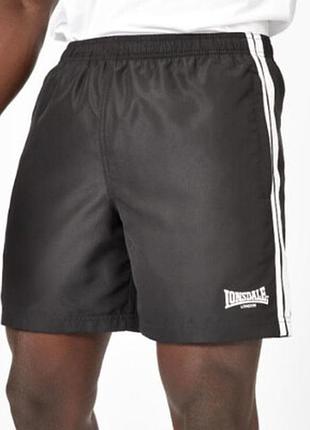 Шорты от бренда lonsdale