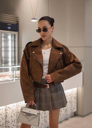 Укороченная куртка из эко-кожи