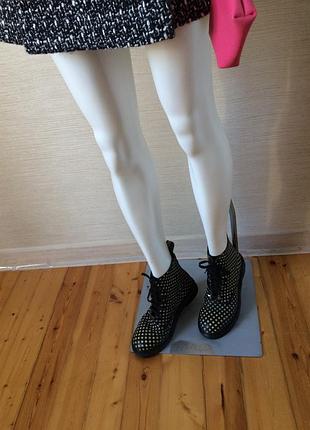 Жіночі шкіряні демісезонні черевики на шнуровці принтовані у горох розмір 38 розмір