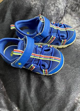 Босоніжки сандалі.