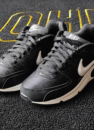 Nike air max command 3