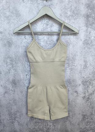 Комбінезон утягуючий короткий в рубчик спортивний з регулюючими брителями