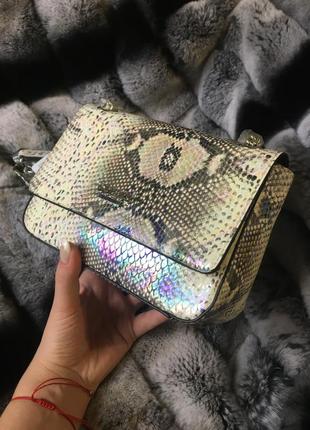 Guess iridescent snake crossbody змеиный принт. в наличии! скидка! последняя цена!3 фото