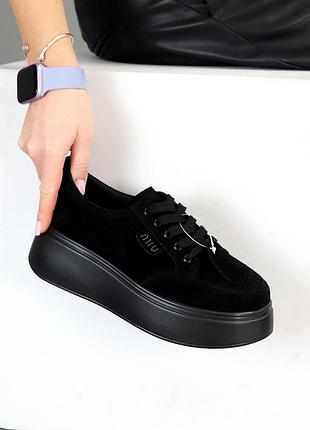 Кроссовки на утолщенной подошве