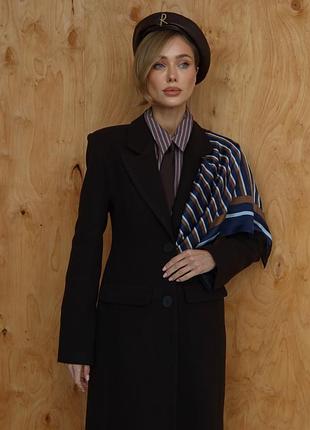 Пальто на пуговице классического кроя