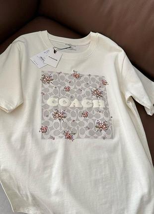 Жіноча футболка з квітами від coach