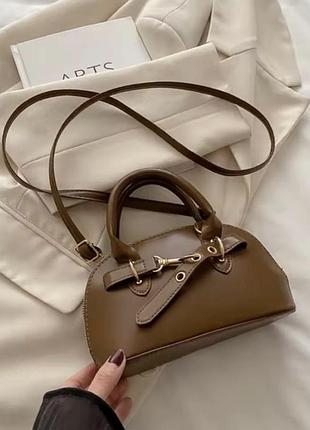 Маленькая коричневая сумочка