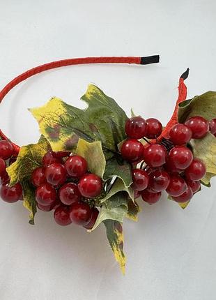 Веночек на голову из красной калины вишневий