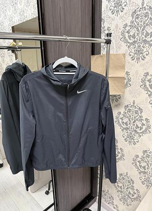 Курточка nike р. 3 жіноча
