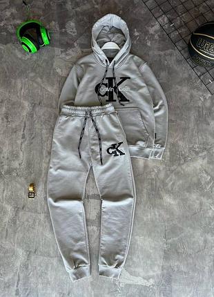 Спортивний костюм брендовий