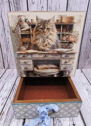 Декоративна скринька з шухлядою “кіт у кабінеті”.