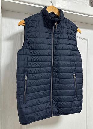 Легкий water-repellent стеганый жилет/ жилетка стеганая темно- синего цвета от zara