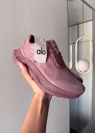 Кросівки alo yoga runner pink