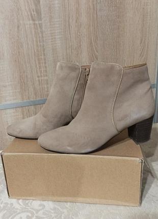 Бежеві ботільйони h&m зі штучної замші 37