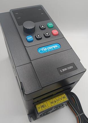 Частотний перетворювач 2.2 квт 220 в модель m900-0022g1 знімний дисплей 10 ампер 500 герц