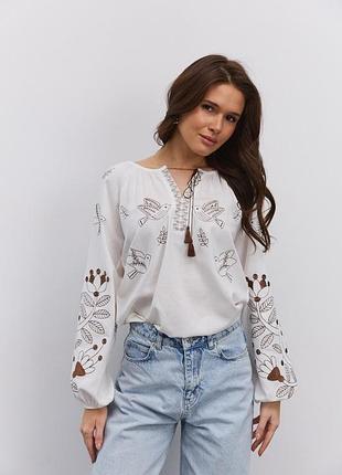 Акция вышиванка с цветами и птицами